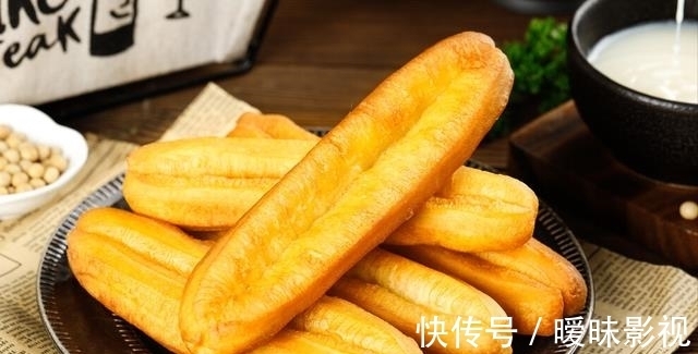 炸油条，不用泡打粉，不用小苏打，教你家常做法，个个蓬松香酥脆