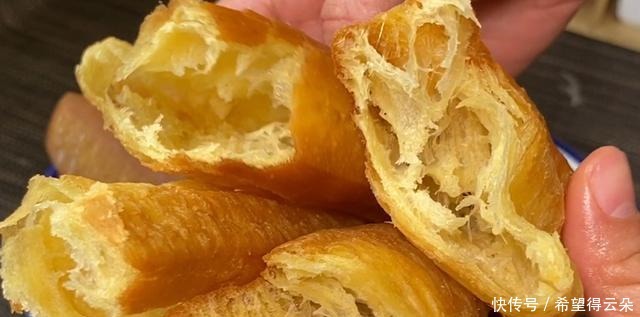 春天,教你在家炸油条,不放任何添加,蓬松酥脆,再也不用出去买!