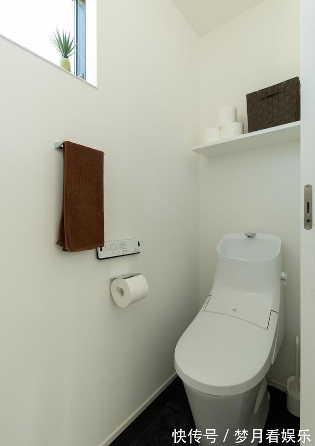 衣帽间|顶楼复式,楼梯装家里占面积又碍事,不如把楼梯口封了挪到露台上