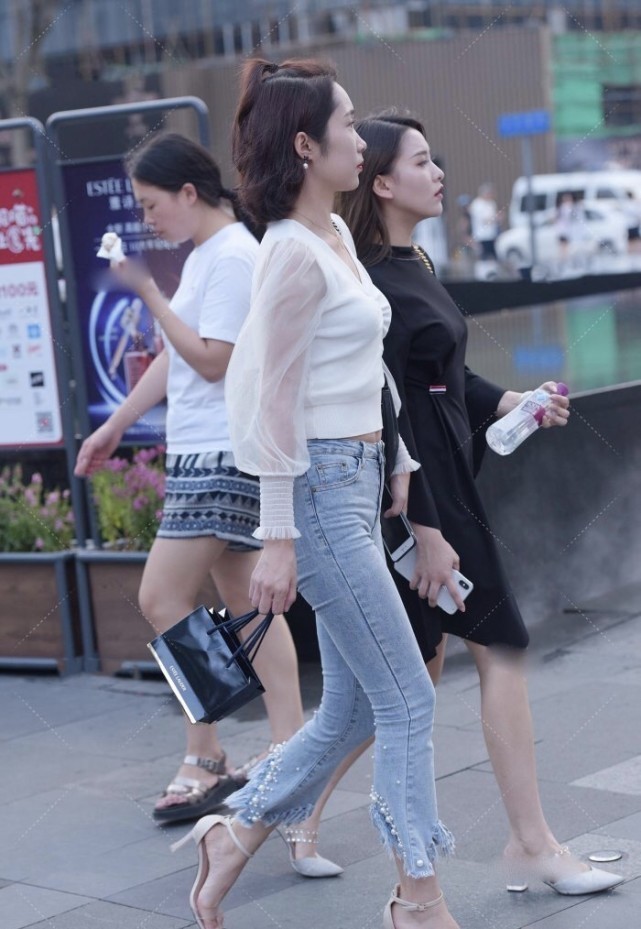 夏季 上衣裹个“塑料袋”实在没看懂，裤脚长毛形成“喇叭裤”不舍得扔