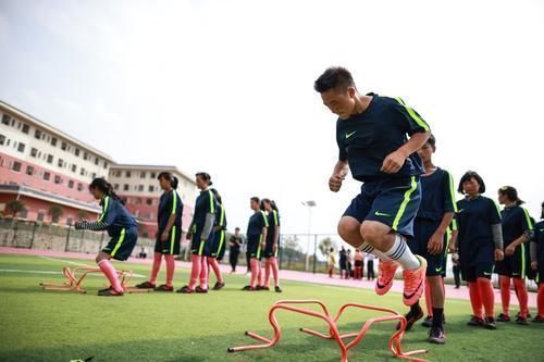 引体向上|一帮中学生没几个拉得了引体向上,体质差谁之过,怎么办?