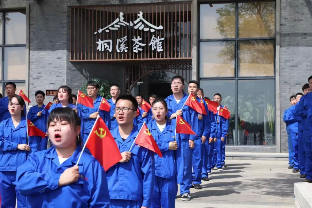 凤凰湖畔，同唱一首赞歌！