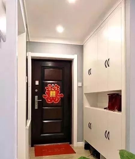 玄关|门口只放个鞋柜好浪费!装一个柜子实用得很!