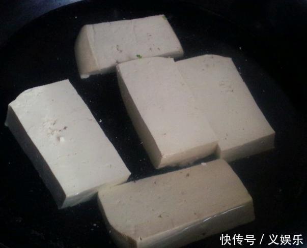 少吃肉鱼多吃这个菜,营养全面含钙高,简单拌一拌开胃还解腻