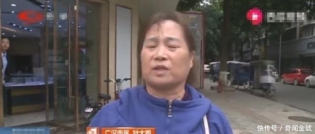 手镯|女子9000买金手镯,调暗扣时店员说是假货,女子:你店里的!