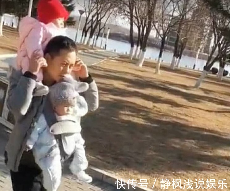 公园|爸爸带龙凤胎遛弯“弄丢”儿子,妈妈急出泪花,爸爸转身后,气乐