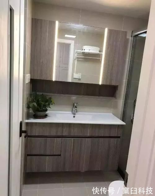 实用|老公不听劝非要在门口砌半堵墙，装好后发现太实用了，晒晒！