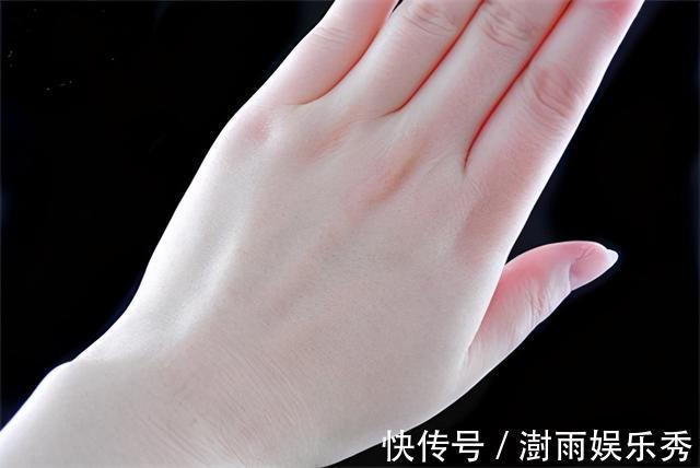 护手霜|中老年朋友护手的3个妙招,比单单涂护手霜更管用