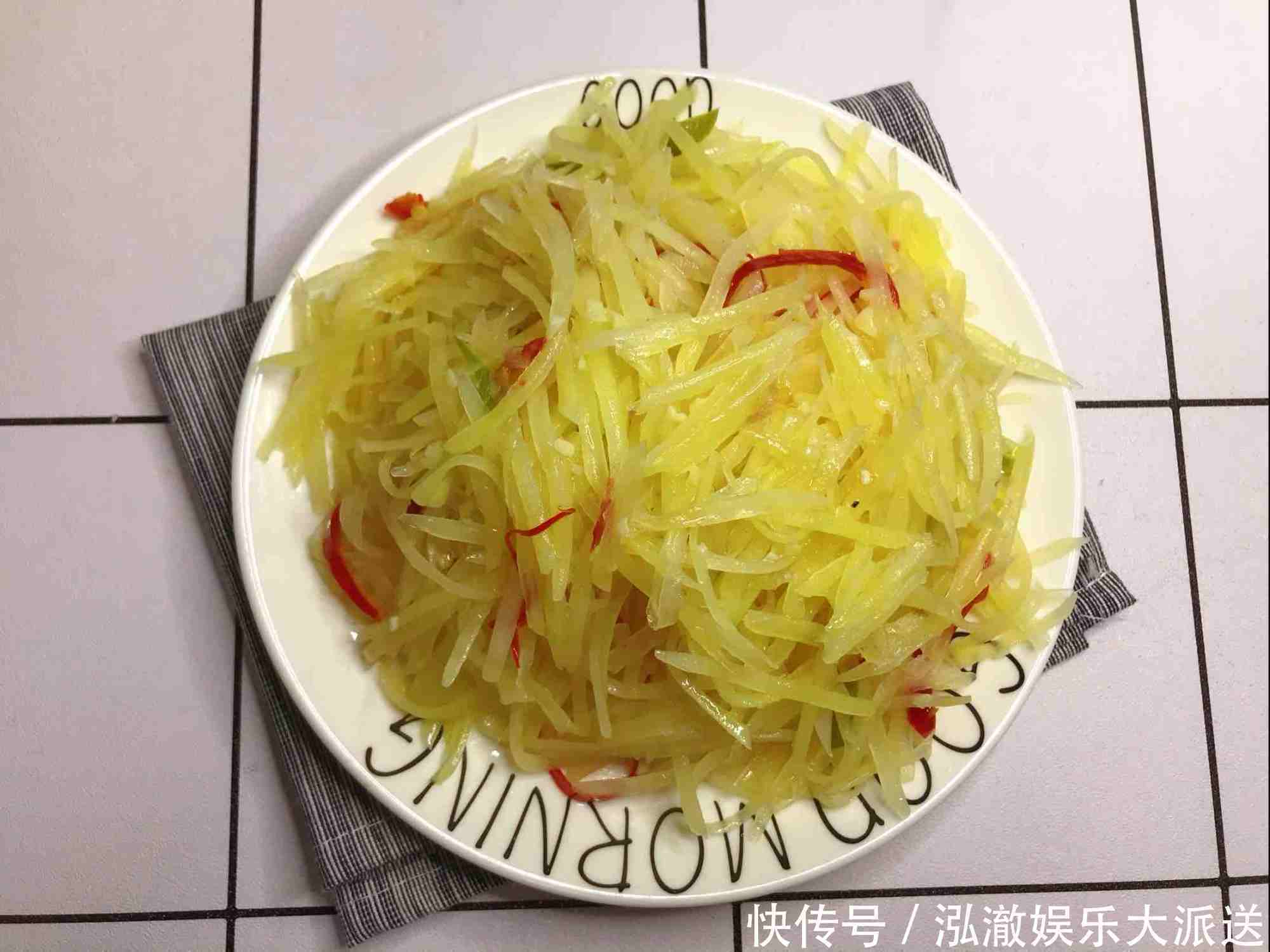 学会|大厨教你炒土豆丝,学会这1个小技巧,做的比饭店的还香!