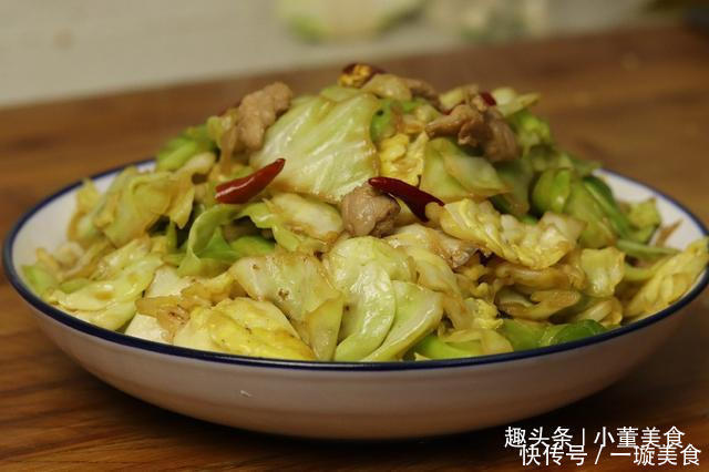 手撕包菜的正确做法，炒之前多加这1步，包菜鲜香脆嫩更入味