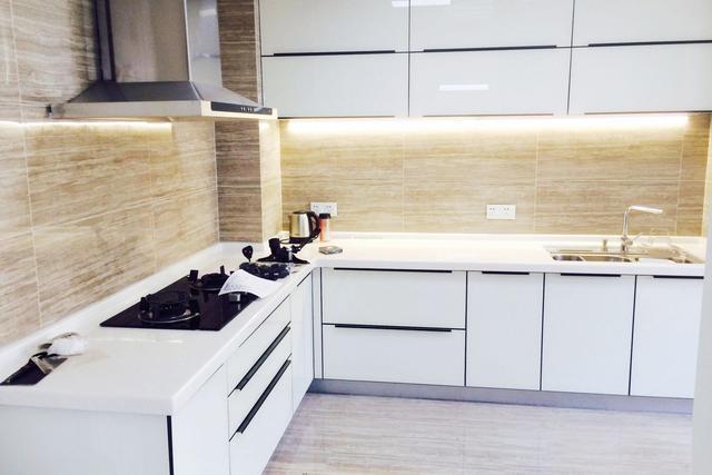 密度板|厨房不一定要做橱柜,炒菜做饭这样“弄”,高级美观又耐用