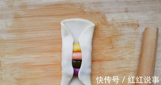 酥皮月饼|中秋来点不一样的,五彩月饼颜值高,酥软不腻味道好!