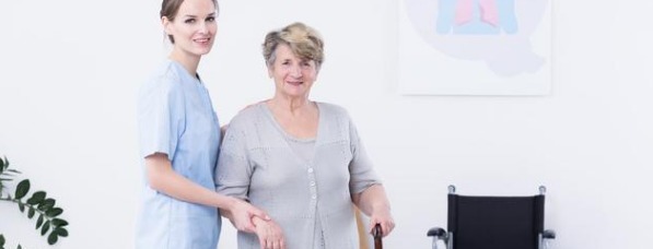 饮水量|老年人常见3种类型慢性便秘,从这2点入手,助你告别排便痛苦