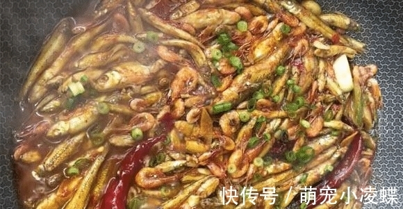 食材|这食材吃大不如吃小，多买些洗净整个放锅中一炖，鲜香入味还补钙