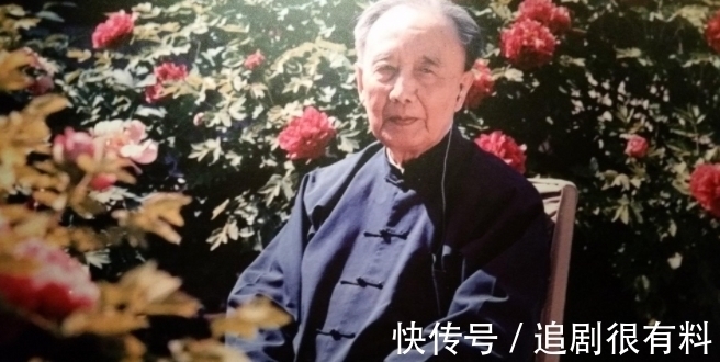 两个字!泰山石壁上的“虫二”,日本人百思不得其解,却让郭沫若一语道破