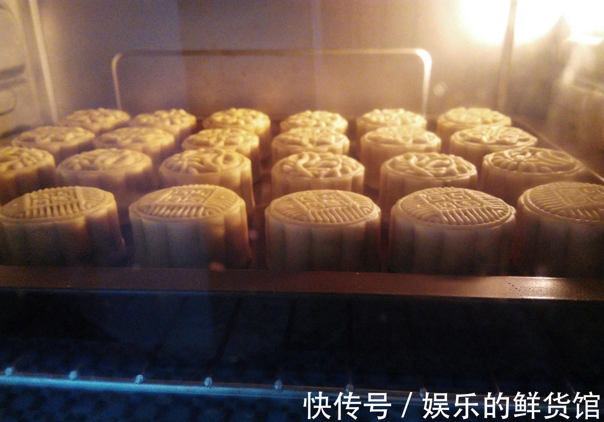 烤箱|自制五仁馅月饼,放白糖还是红糖,区别很大,别放错了