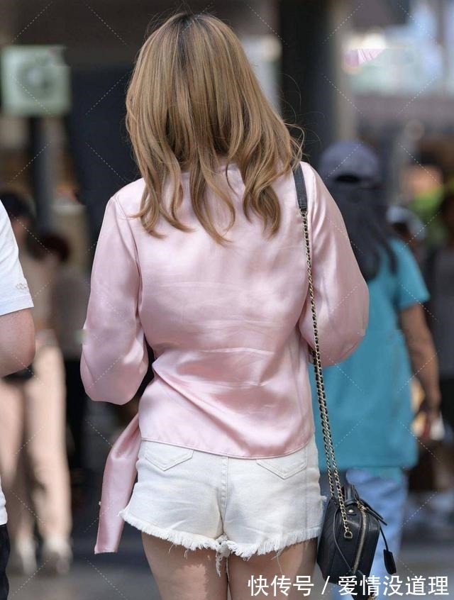 穿搭","m":"c26392ccae0af97af8f325bf27b0ea79d1de1797","nlabel":"stat_3050979081:zm.news.so.com:5bm85Luq6LWE6K6v,pageType_zmt,glevel_3","ntag":"tfashion;sfashion_时尚;kfashion_1:穿搭;kfashion_1:魅力;kfashion_1:打底裤;cfashi