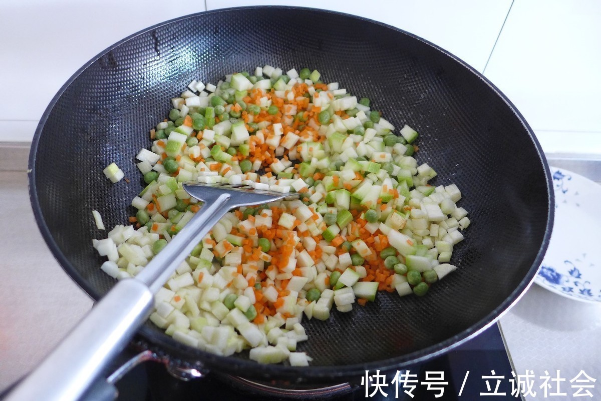 茭白|又到了吃茭白的季节，简单一炒，清淡可口