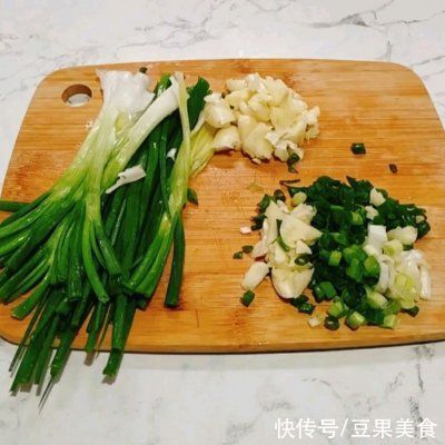 福气年夜菜丨唇齿留香的葱香酱油鸡