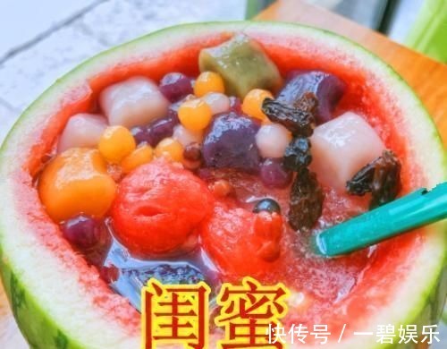 同是“吃西瓜”，男友切VS妈妈切，看到闺蜜擦下哈喇子