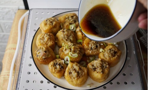 豆腐泡酿|超市遇到这食材别放过,5元买一大包,加肉馅蒸一蒸,米饭不够吃