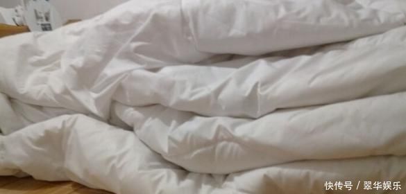 芳芳|出生5天宝宝整天打哈欠,掀开被子一看,宝妈瞬间不知所措