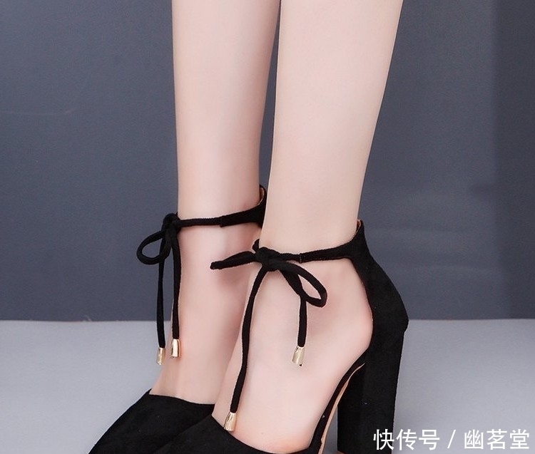 入秋“高跟鞋”火了,上脚显美嫩,搭配小脚裤,美的不要太过分
