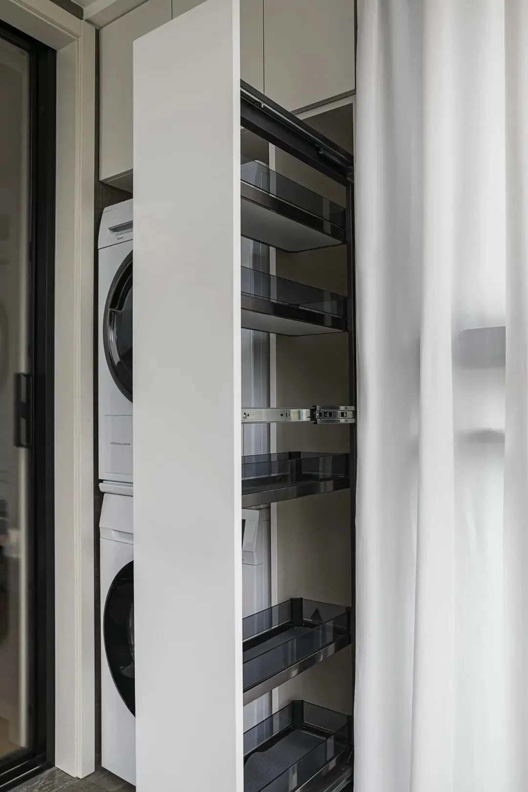 中西厨|客厅放弃电视，用一整面墙做收纳，快来跟这个神仙小户型学收纳！