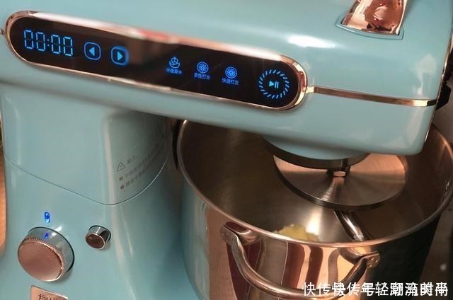 这面包跟棉花一样软,植物油做椰蓉酱竟比黄油还好吃,配方全赠送