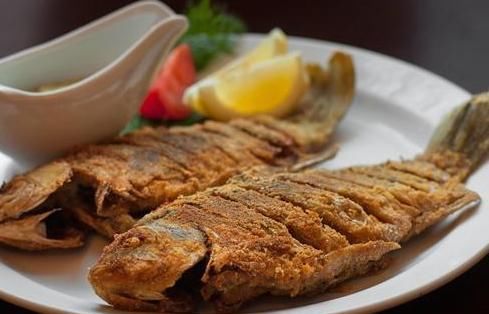 炸鱼时，裹面粉还是裹淀粉？都不对，教你正确方法，外酥里嫩