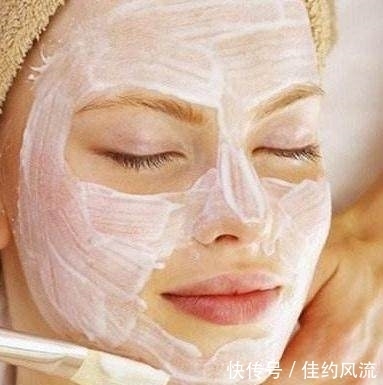 祛斑|48岁阿姨利用厨房里的玩意,每天用来擦脸,3天祛斑美白紧致肌肤