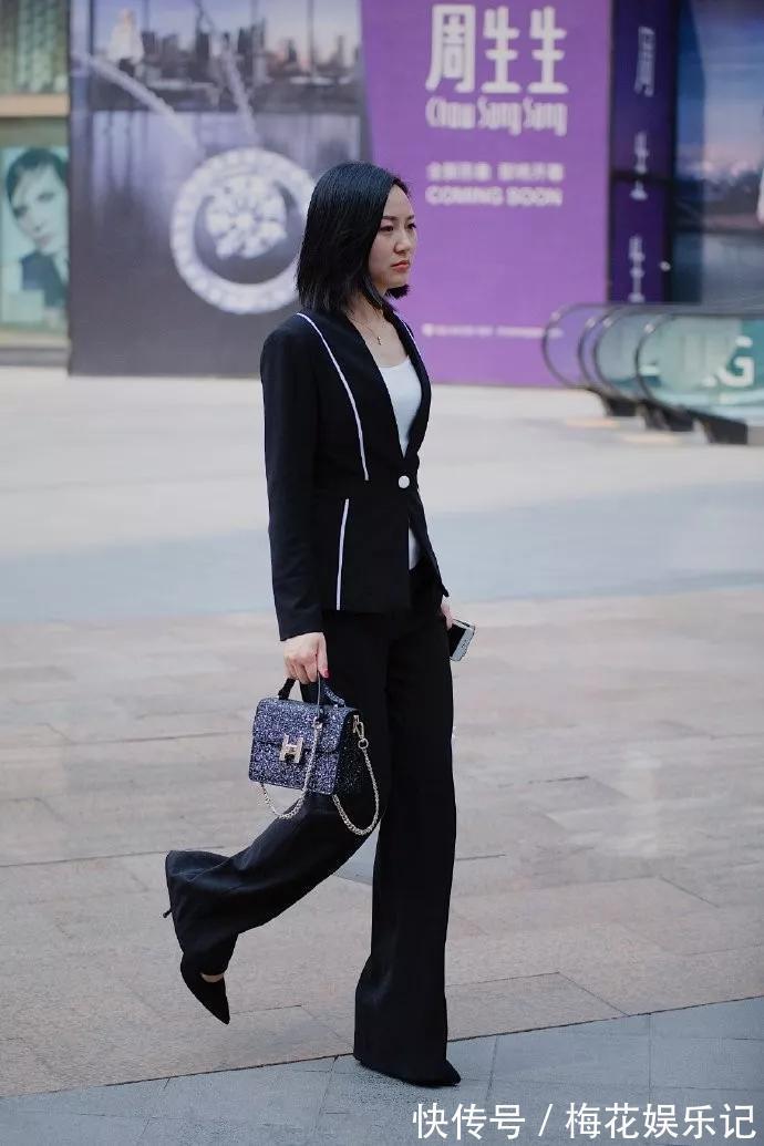 衬衫 小姐姐衬衫搭配一双粉色高跟鞋,高贵迷人