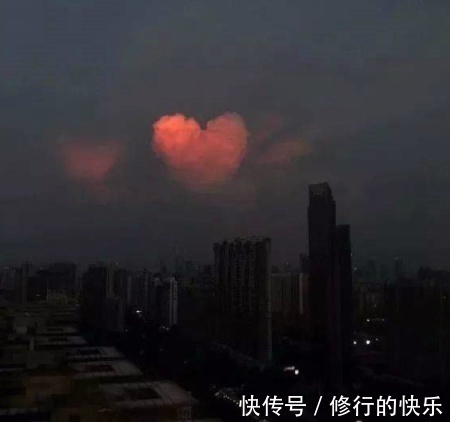 |开心一刻笑话 表弟开了个夜宵摊, 从暑假开始, 生意一落千丈