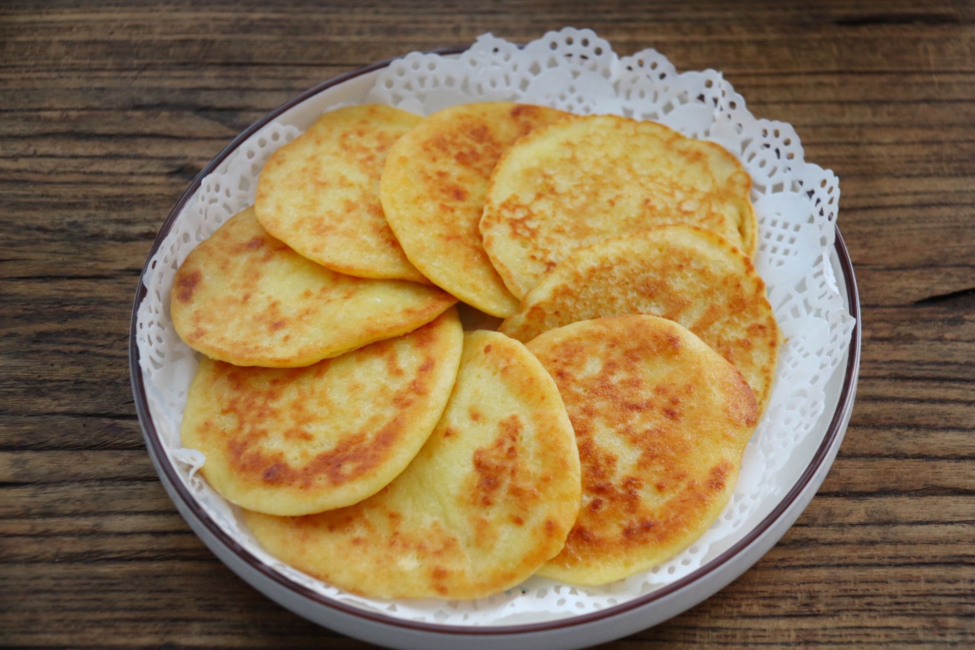 鲜玉米不蒸不煮，换个吃法做成早餐饼，清香美味，5分钟搞定早餐