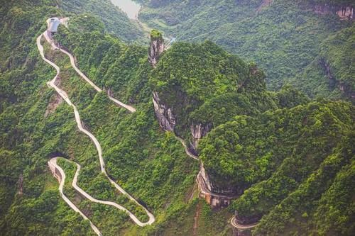 通天公路|天下第一公路奇观，10公里99道弯，让老外赞叹仅中国能完成！