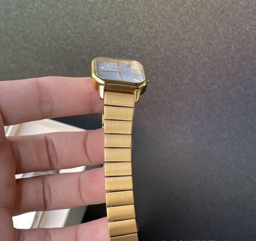 小姐姐|看完这3款“小众”方形手表,你可能就不会再买圆形表了