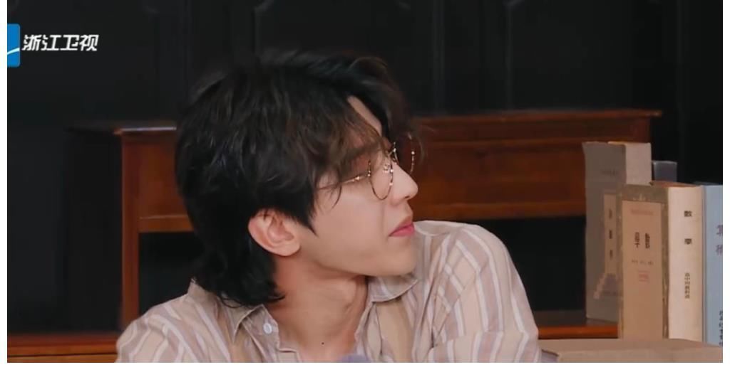 奔跑吧9:孟子义智商碾压全场,一句话暗示队友,还搞懵对面,佩服