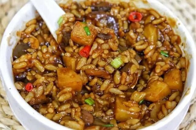 舔盘|剩米饭不要再做炒饭了,教你做更好吃的烩饭,好吃到舔盘