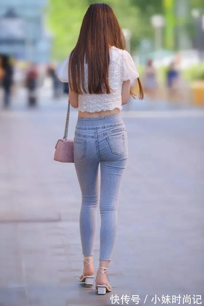 街拍 时尚街拍:超甜美女展现出阳光帅气的一面