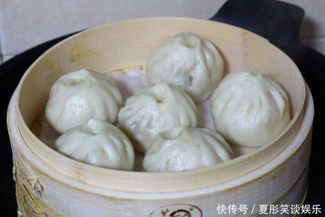 搅拌|粉条别再炖着吃了，用它做包子，蓬松暄软皮薄馅足，蒸两笼不够吃
