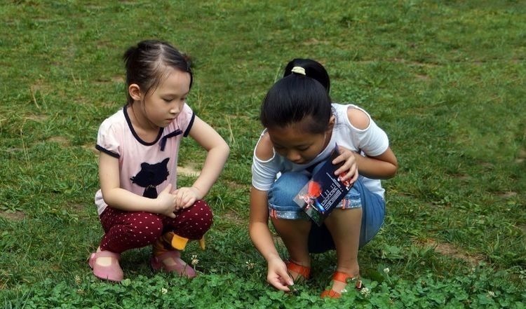 衣服|穿“二手衣服”长大的孩子,长大后承受不了三种压力,原因很现实