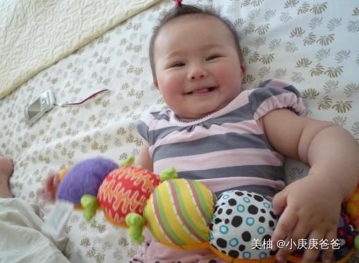 阳台上|3岁女孩浑身散发恶臭,妈妈带去医院检查当场作呕,原因令人害怕