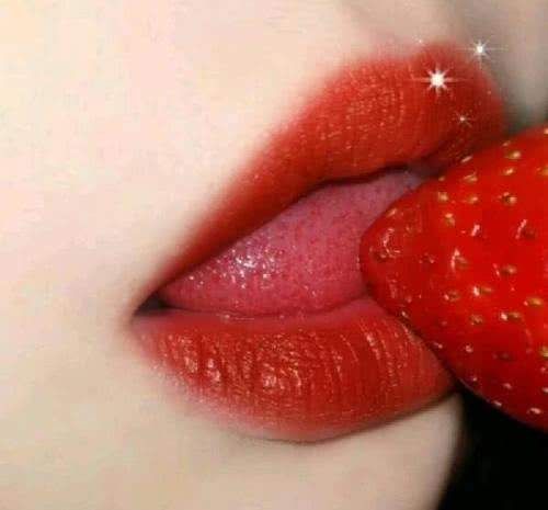 口红|女生“涂口红”的3个错误,00后早已成习惯,难怪唇纹深还老沾杯