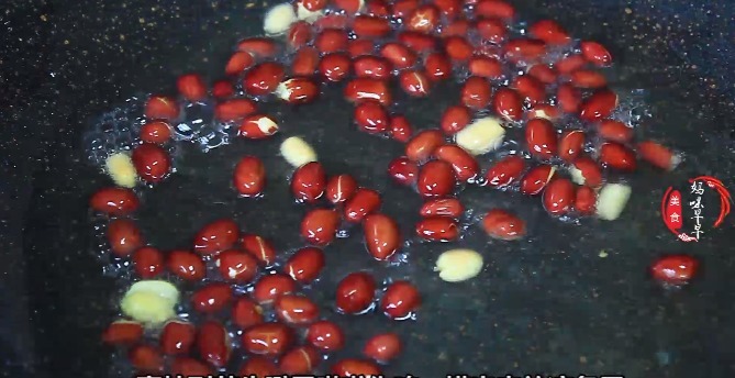 凉拌黄瓜，别直接加醋和生抽，记住“2211”，保证又脆又香还入味