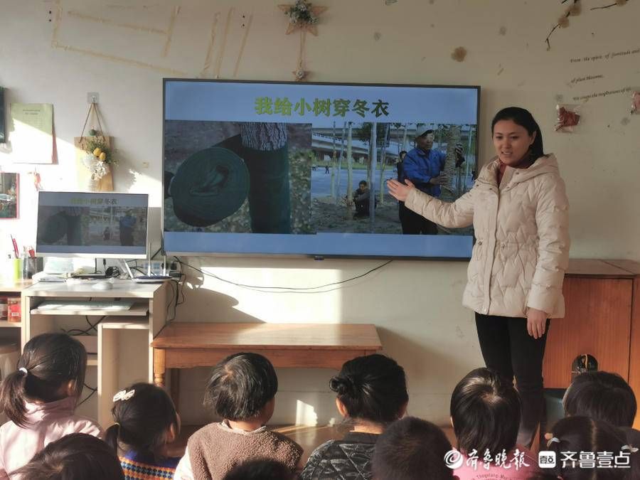 冬衣|利津县盐窝镇中心幼儿园开展“我给小树穿冬衣” 实践活动