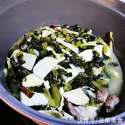 鲜香美味，你从来没吃过的雪菜老豆腐煲