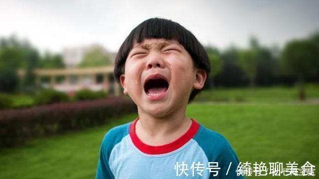 错误|永远别让孩子穿“旧衣服”,错误的“穷养”,对孩子的伤害很大