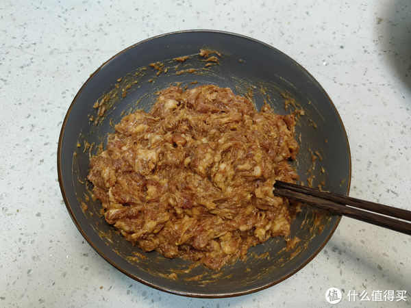 调饺子馅，先打水就错了，掌握“盐水味油”口诀，流油流汁特美味