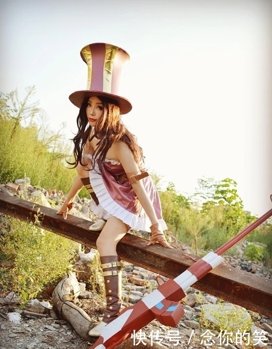 皮城|皮城女警COS:想抓住本萌新,你异想天开了