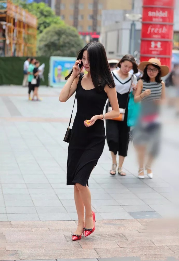 女生|女生搭配高跟鞋,穿出更精致的时尚感
